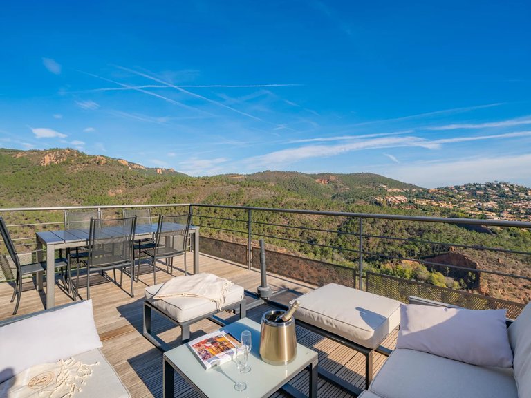 Villa for Sale in Theoule Sur Mer, Cannes Area 4
