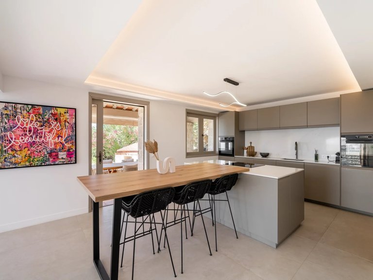Villa for Sale in Mandelieu La Napoule, Cannes Area 12