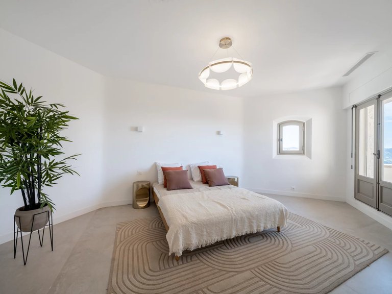 Villa for Sale in Mandelieu La Napoule, Cannes Area 1