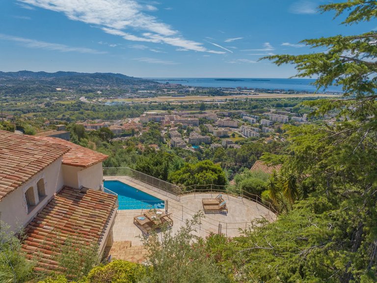 Villa for Sale in Mandelieu La Napoule, Cannes Area 8