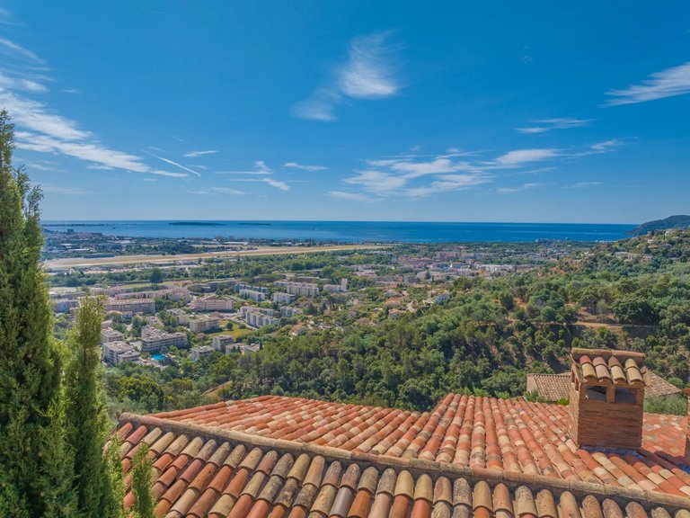 Villa for Sale in Mandelieu La Napoule, Cannes Area 9