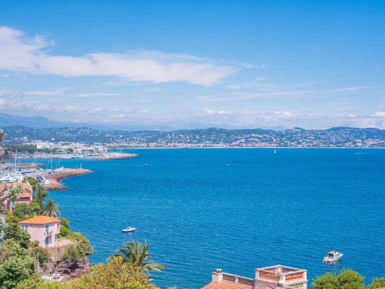 Villa for Sale in Theoule Sur Mer, Cannes Area 1