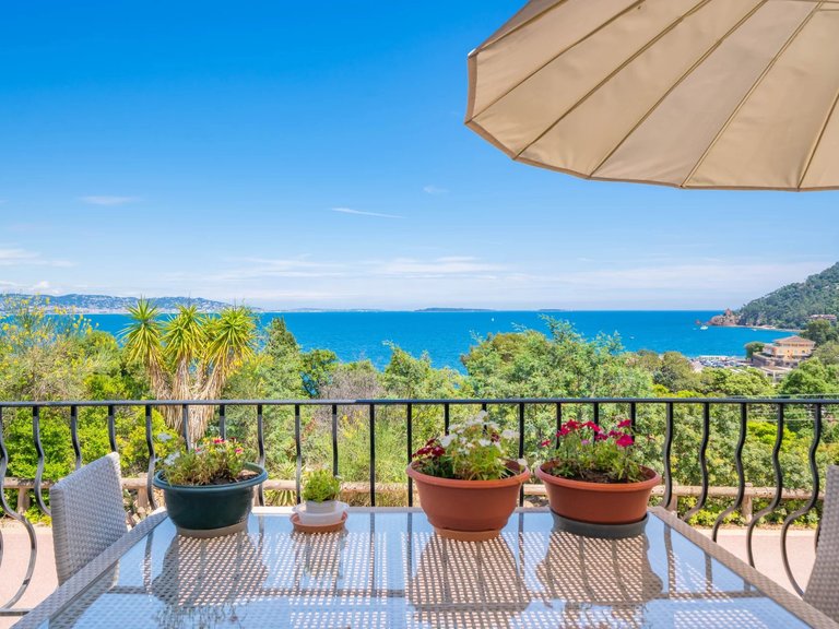 Villa for Sale in Theoule Sur Mer, Cannes Area 2