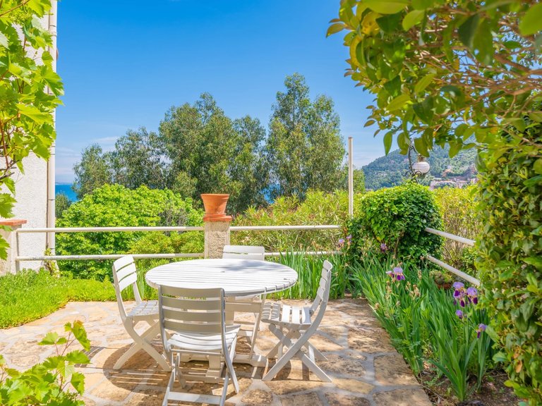 Villa for Sale in Theoule Sur Mer, Cannes Area 4