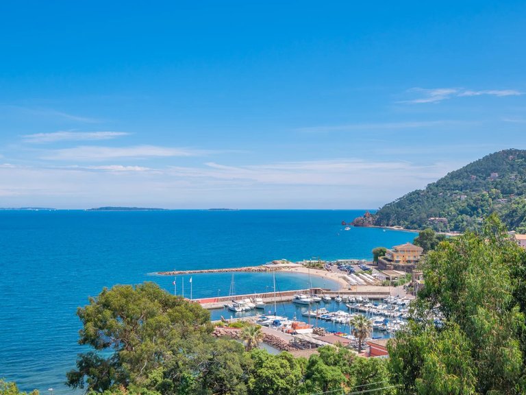 Villa for Sale in Theoule Sur Mer, Cannes Area 6