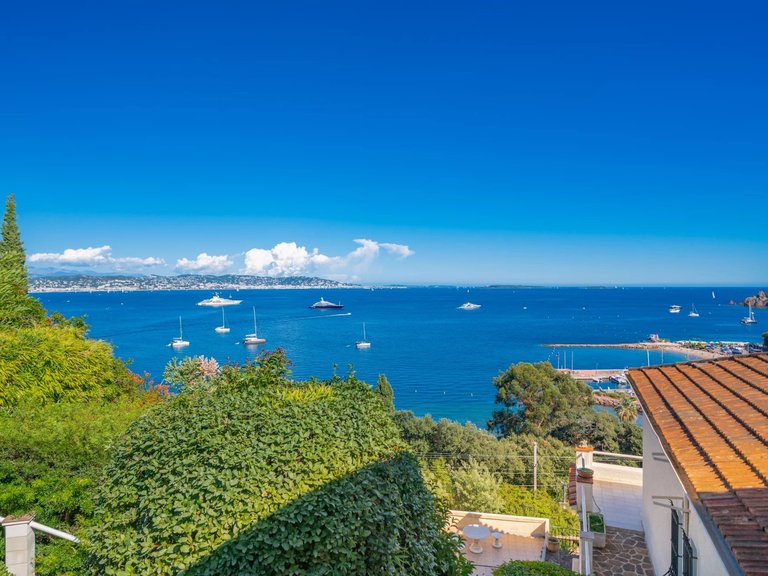 Villa for Sale in Theoule Sur Mer, Cannes Area 9