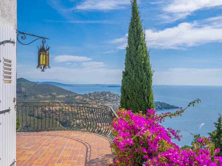 Villa for Sale in Theoule Sur Mer, Cannes Area 2