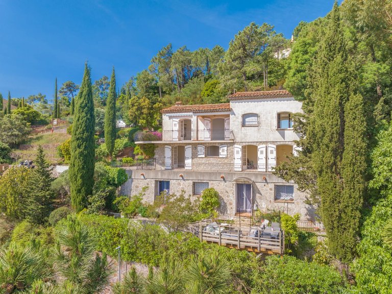 Villa for Sale in Theoule Sur Mer, Cannes Area 3