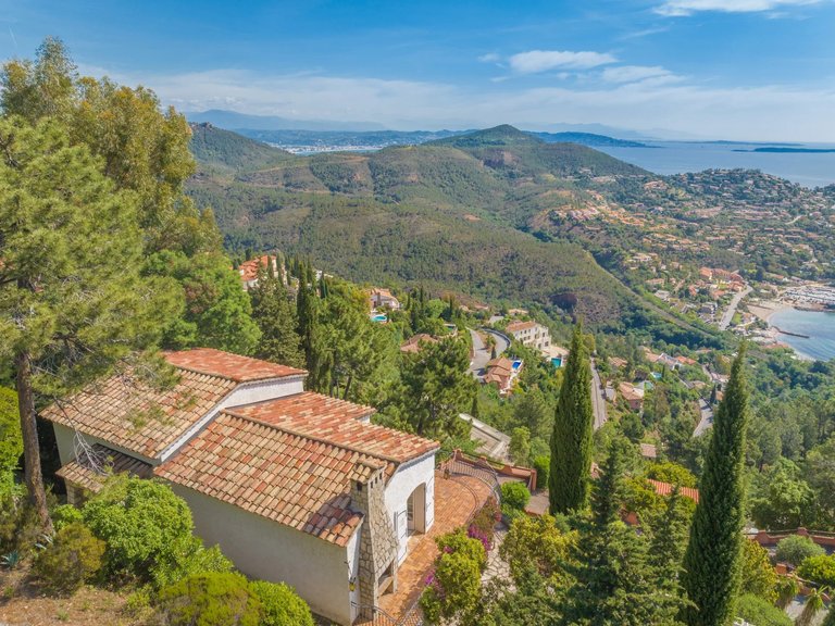 Villa for Sale in Theoule Sur Mer, Cannes Area 6