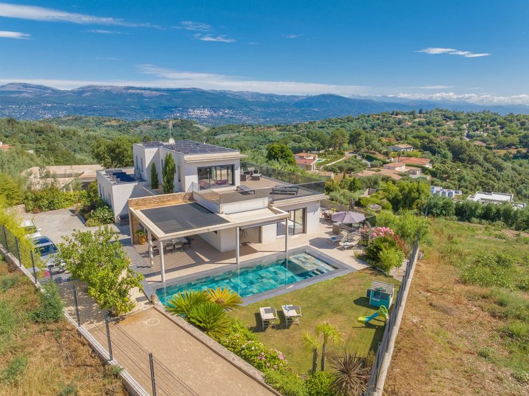 Villa for Sale in Mandelieu La Napoule, Cannes Area 1