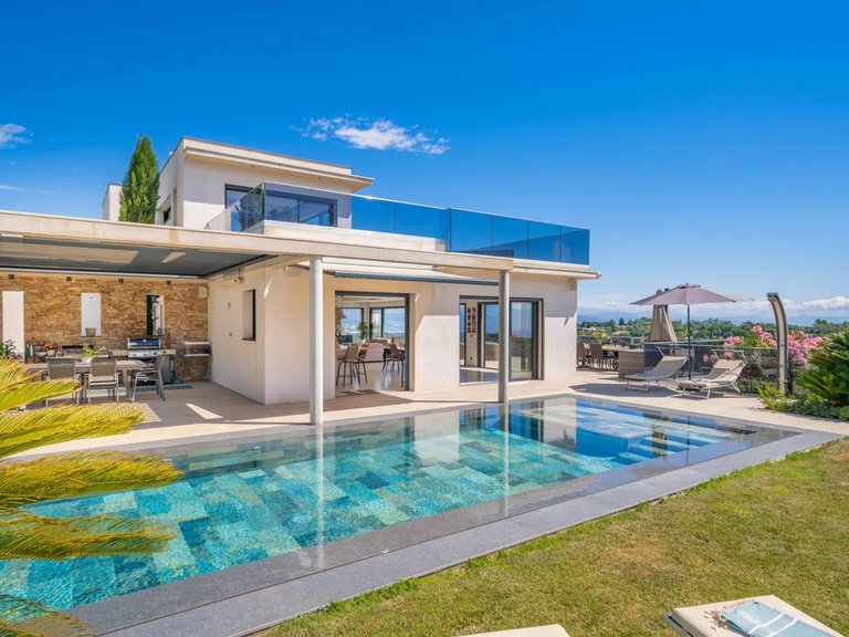 Villa for Sale in Mandelieu La Napoule, Cannes Area 2