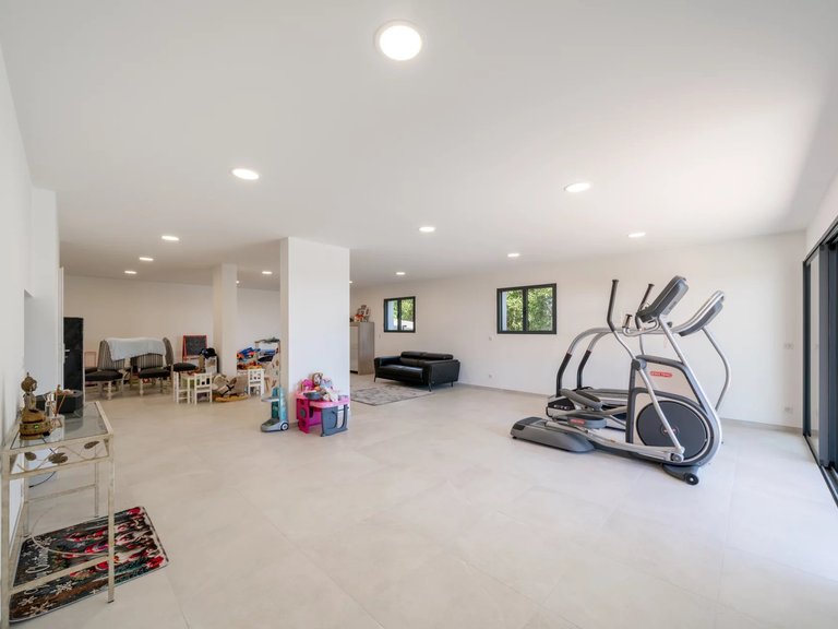 Villa for Sale in Mandelieu La Napoule, Cannes Area 14