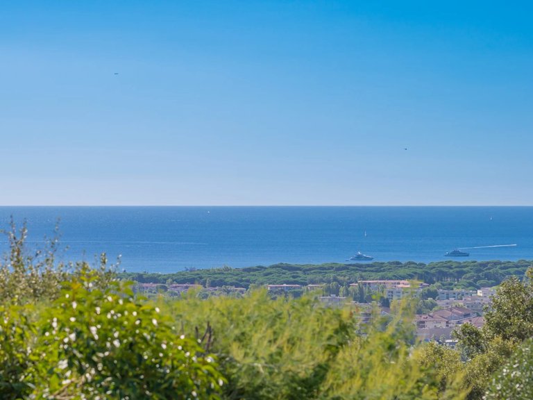 Villa for Sale in Mandelieu La Napoule, Cannes Area 3