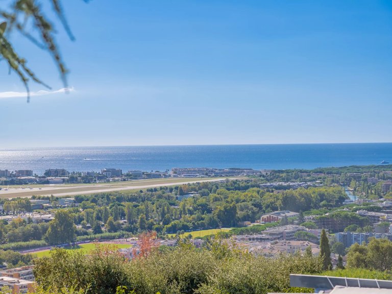 Villa for Sale in Mandelieu La Napoule, Cannes Area 6