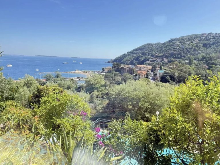 Villa for Sale in Theoule Sur Mer, Cannes Area 1