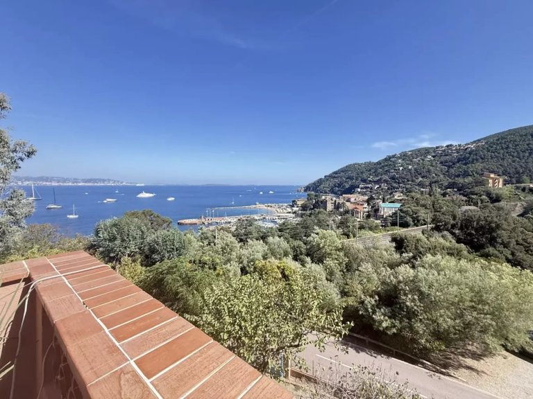 Villa for Sale in Theoule Sur Mer, Cannes Area 3