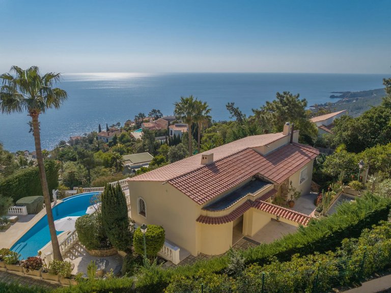 Villa for Sale in Theoule Sur Mer, Cannes Area 1