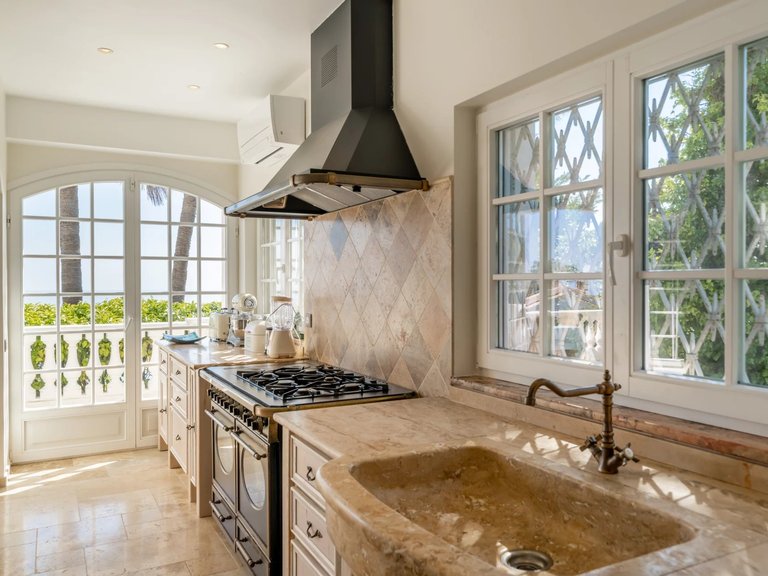 Villa for Sale in Theoule Sur Mer, Cannes Area 6