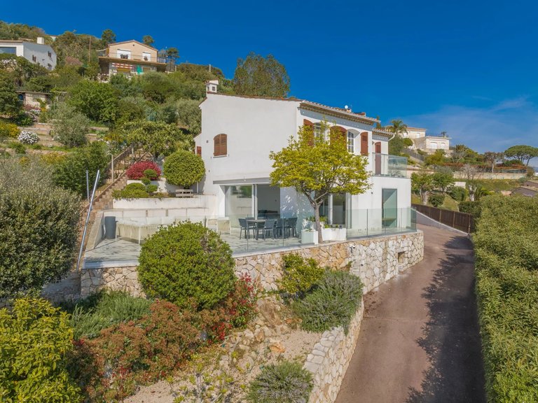 Villa for Sale in Mandelieu La Napoule, Cannes Area 2