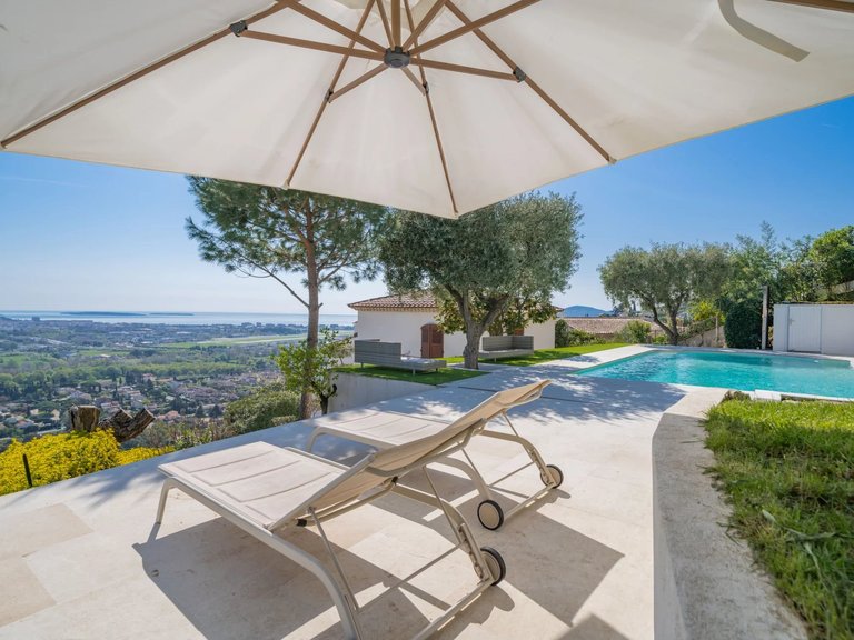 Villa for Sale in Mandelieu La Napoule, Cannes Area 3