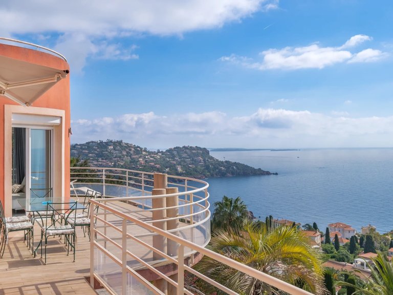 Villa for Sale in Le Trayas, Cannes Area 1