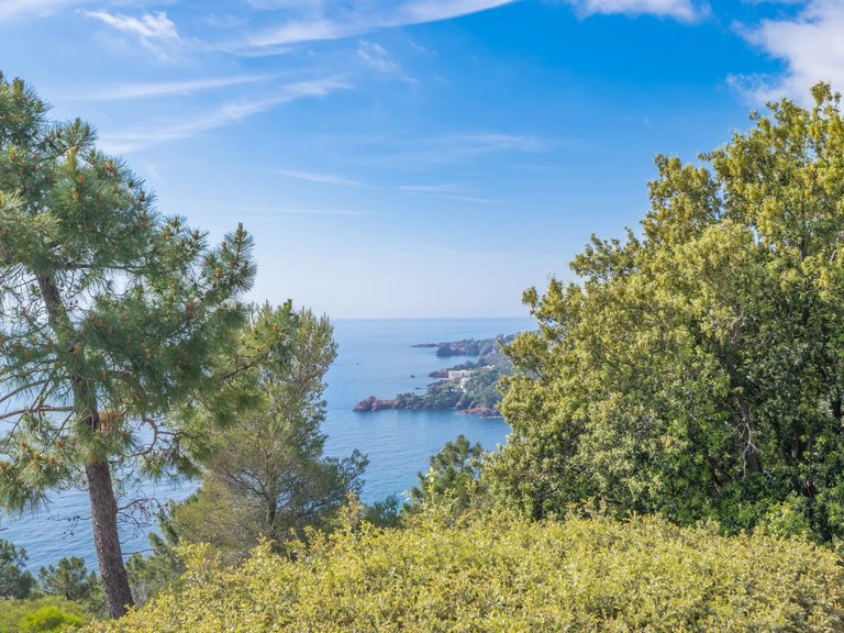 Villa for Sale in Le Trayas, Cannes Area 9