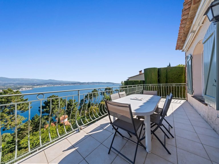 Villa for Sale in Theoule Sur Mer, Cannes Area 1