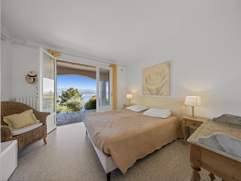 Villa for Sale in Theoule Sur Mer, Cannes Area 12