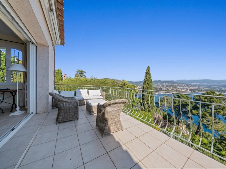 Villa for Sale in Theoule Sur Mer, Cannes Area 17