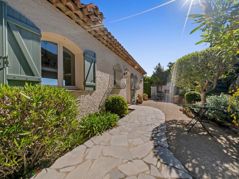 Villa for Sale in Theoule Sur Mer, Cannes Area 20