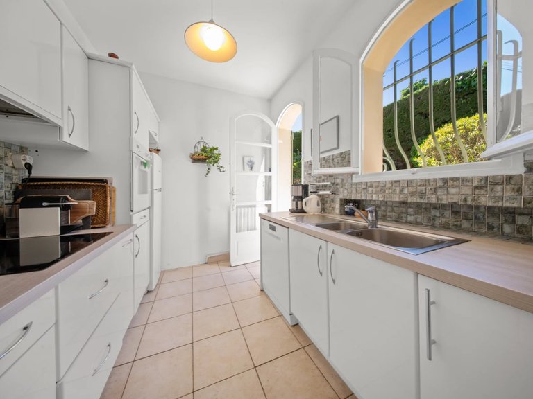 Villa for Sale in Theoule Sur Mer, Cannes Area 3