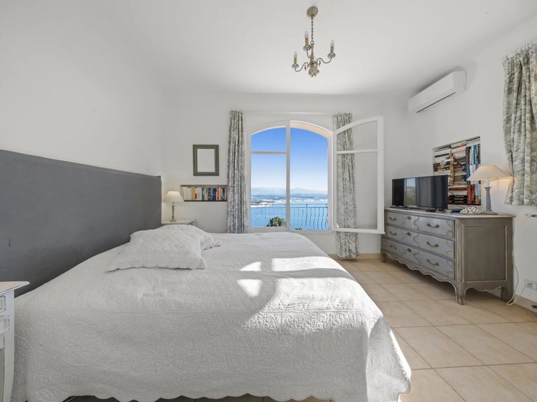 Villa for Sale in Theoule Sur Mer, Cannes Area 5