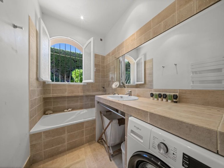 Villa for Sale in Theoule Sur Mer, Cannes Area 6