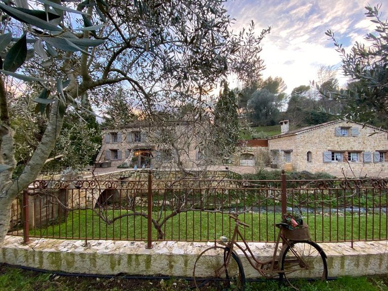 Villa for Sale in Le Rouret, Mougins, Valbonne, Grasse Area 1
