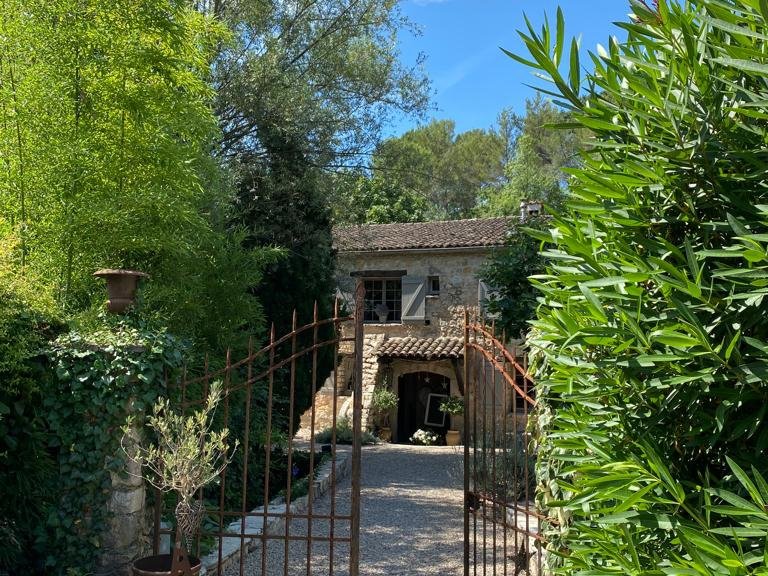 Villa for Sale in Le Rouret, Mougins, Valbonne, Grasse Area 9