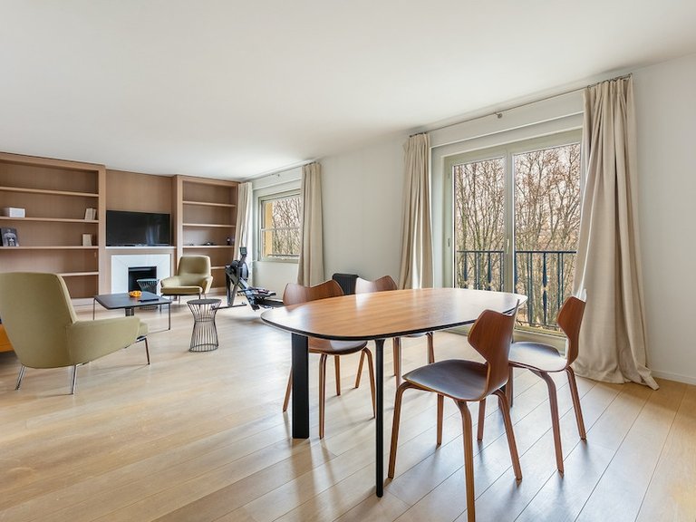 Apartment for Sale in 7th (invalides, Eiffel Tower, Orsay), Paris Left Bank (5th,6th & 7th ) 1