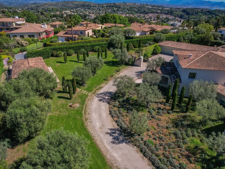 Villa for Sale in Biot, Mougins, Valbonne, Grasse Area 13