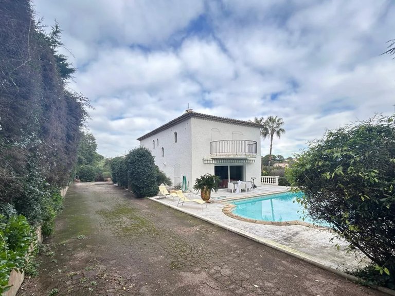 Villa for Sale in Cannes, Cannes Area 1