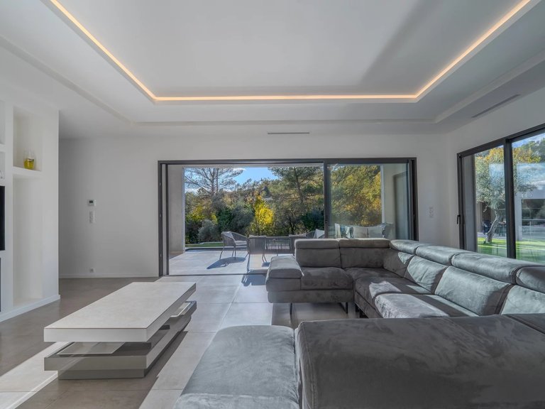 Villa for Sale in Le Rouret, Mougins, Valbonne, Grasse Area 6