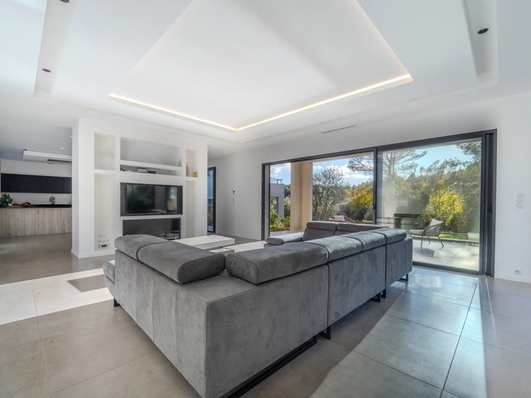 Villa for Sale in Le Rouret, Mougins, Valbonne, Grasse Area 7
