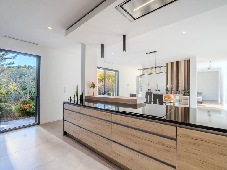 Villa for Sale in Le Rouret, Mougins, Valbonne, Grasse Area 9