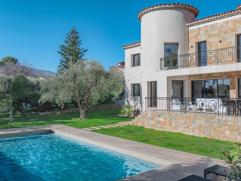 Villa for Sale in Chateauneuf Grasse, Mougins, Valbonne, Grasse Area 3