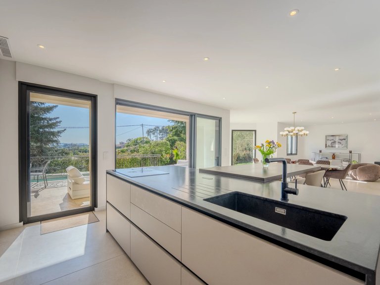 Villa for Sale in Chateauneuf Grasse, Mougins, Valbonne, Grasse Area 5