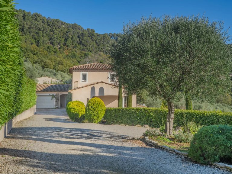 Villa for Sale in Cabris, Mougins, Valbonne, Grasse Area 17