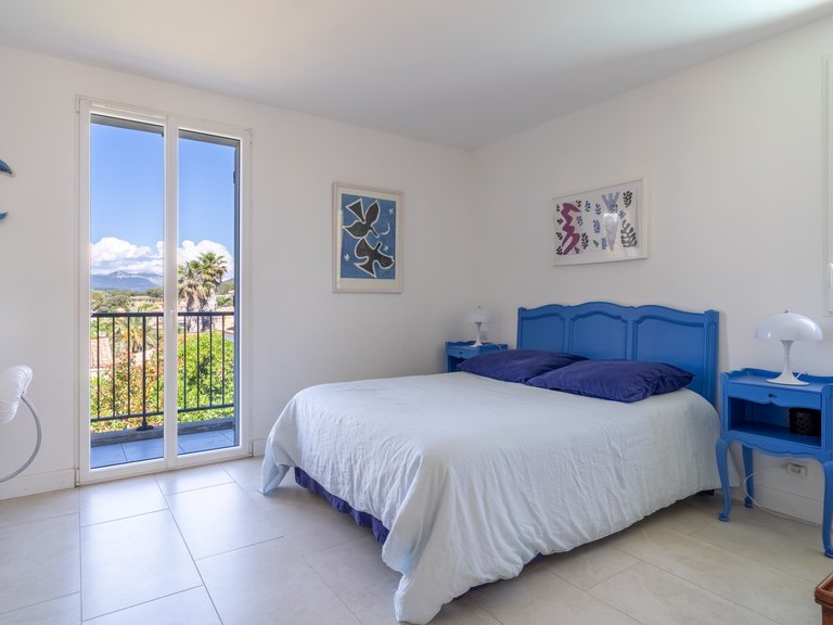 Villa for Sale in Le Brusc, Provence Coast (cassis To Cavalaire) 15