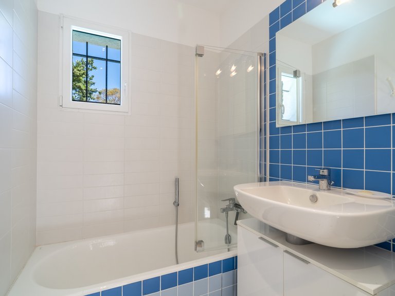Villa for Sale in Le Brusc, Provence Coast (cassis To Cavalaire) 18