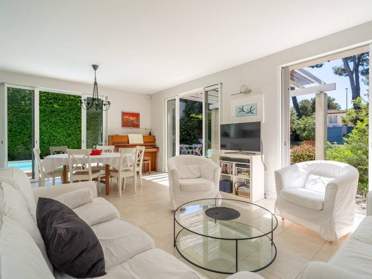 Villa for Sale in Le Brusc, Provence Coast (cassis To Cavalaire) 3