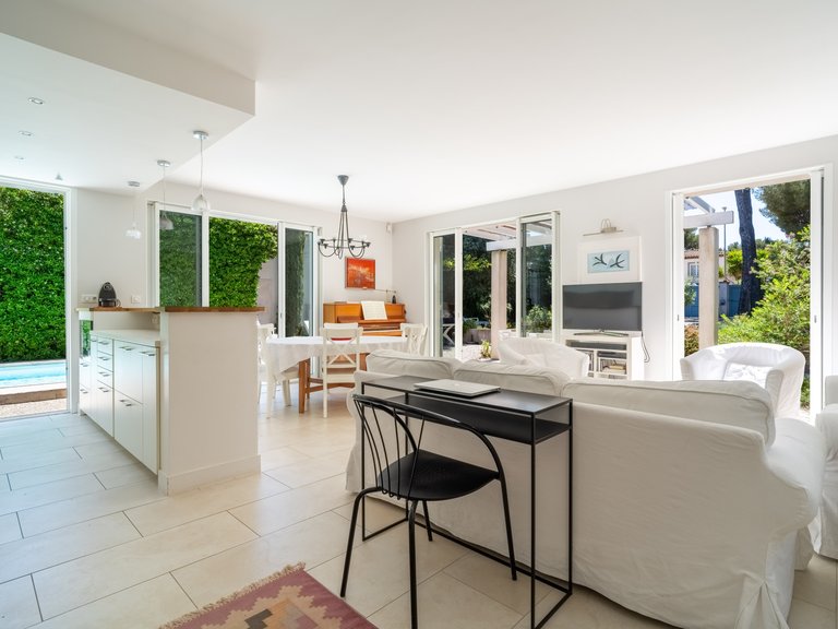 Villa for Sale in Le Brusc, Provence Coast (cassis To Cavalaire) 5