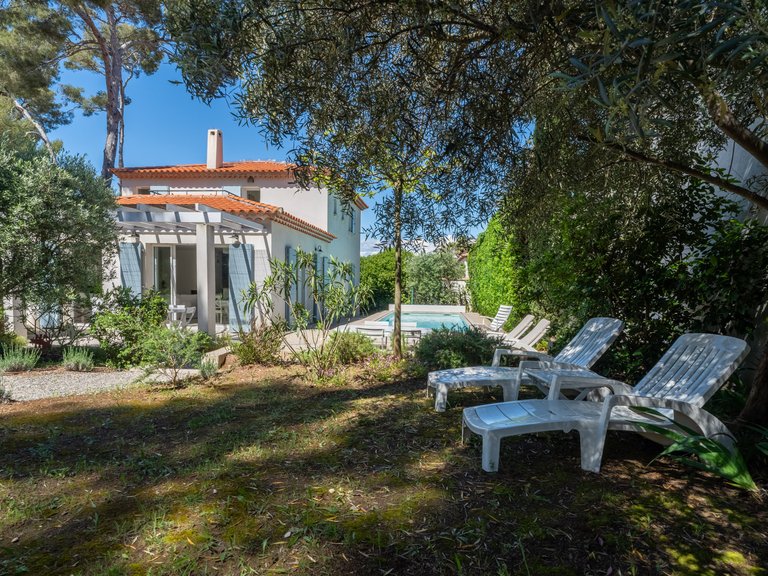 Villa for Sale in Le Brusc, Provence Coast (cassis To Cavalaire) 8
