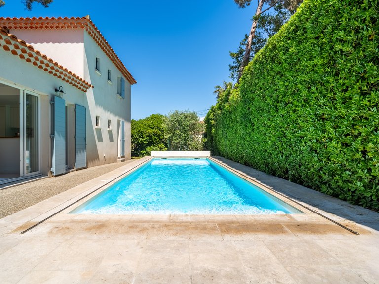 Villa for Sale in Le Brusc, Provence Coast (cassis To Cavalaire) 9